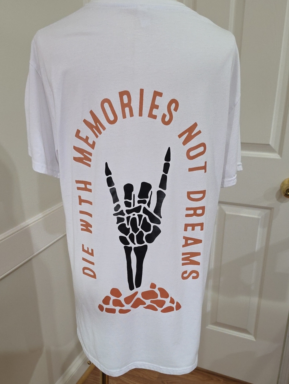 Chicyea Die With Memories Not Dreams Skeleton Hand Graphic T-Shirt L